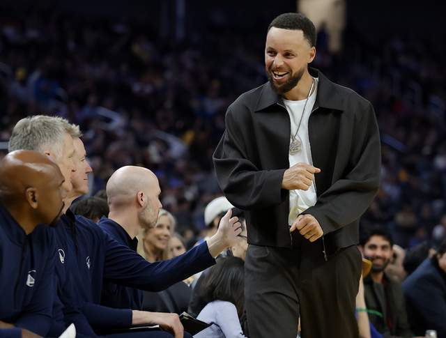 世界杯官方软件更新-一夜3大消息！库里伤情更新，哈登创里程碑，快船迎重大利好